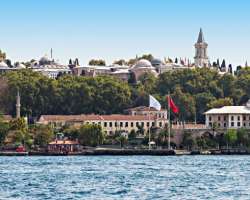 The palace is located near the Sea of Marmara and Bosphorus Strait from where you can enjoy the beautiful view of the sea.